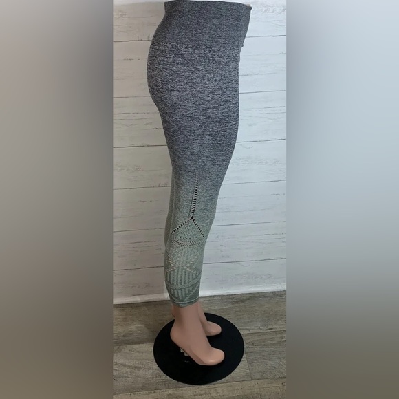 PINK VS VICTORIA’S SECRET Cool and Comfy Grey Dip Dye Ombré Seamless Leggings L - Picture 5 of 11